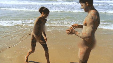 The offending crotch shot. (Blur added.) Via everyjoe.com.